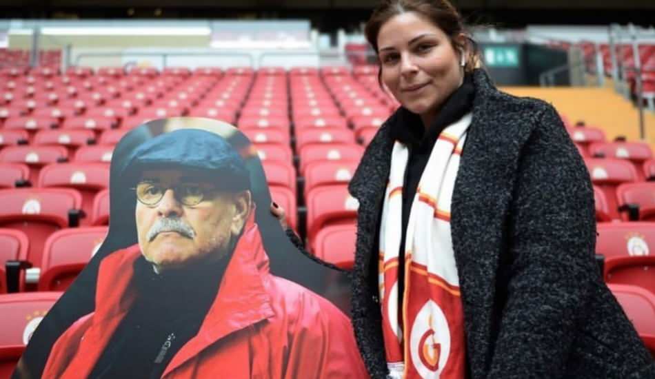 Galatasaray fanatiği olan Rasim Öztekin’nin maket fotoğrafı tribünde!