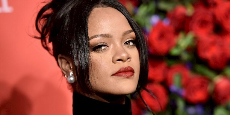 RIHANNA SAÇ BAKIM RUTİNİMİZDE FARK YARATMAYA HAZIRLANIYOR