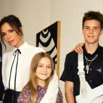 VICTORIA BECKHAM’IN KIZINDAN MAKYAJ UYGULAMASI